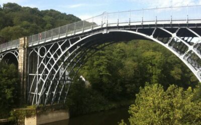 Ironbridge face aux inondations : Solutions durables pour protéger la ville historique de la Severn