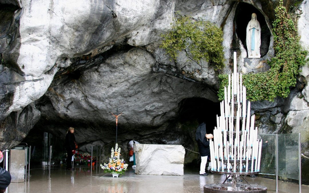 Inondations à Lourdes : Les Causes, Conséquences et Solutions pour Préserver le Sanctuaire de Massabielle