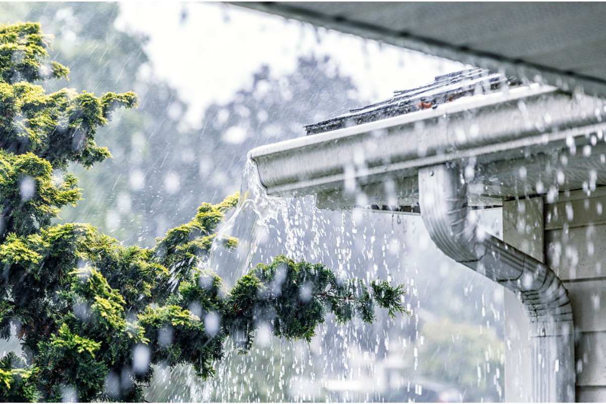 pluie-toit Pluie qui tombe sur un toit